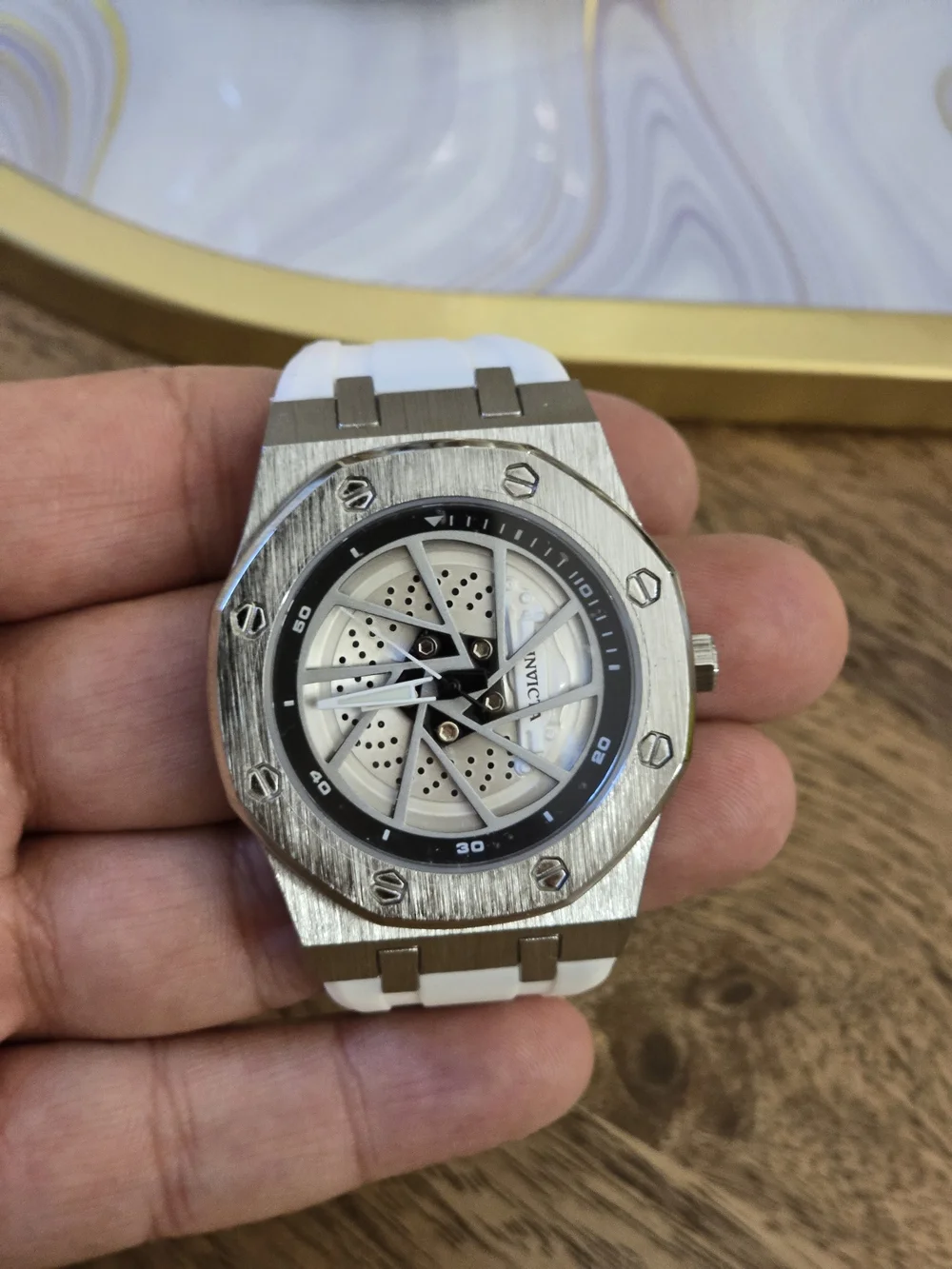 Invicta White and Silver Men’s Sport Watch with Skeleton Dial.Invicta 15000 Silv